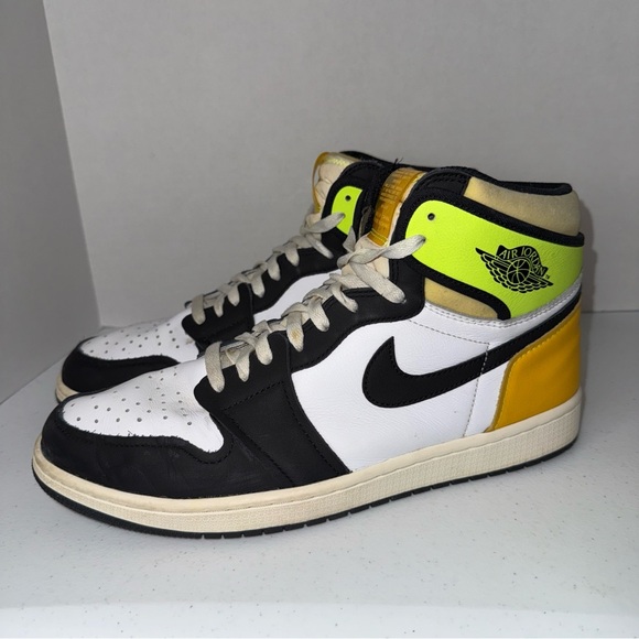 Air Jordan 1 Men's Retro High OG Sneakers Volt Gold 555088-118 Size 12 - Picture 1 of 16